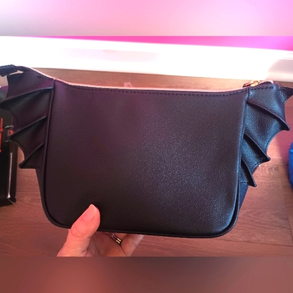 Jeffree Star Limited Edition Bat Wing Bag And Cosmetic Bundle (NWT!) - Picture 8 of 9